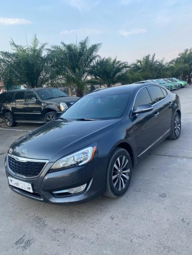Kia K7 2.4 GDI à vendre à Brazzaville – Essence, 4 cylindres, Climatisée