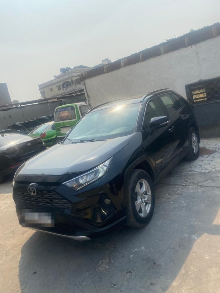 Toyota RAV4 à vendre à Brazzaville – Automatique, Essence, Première peinture